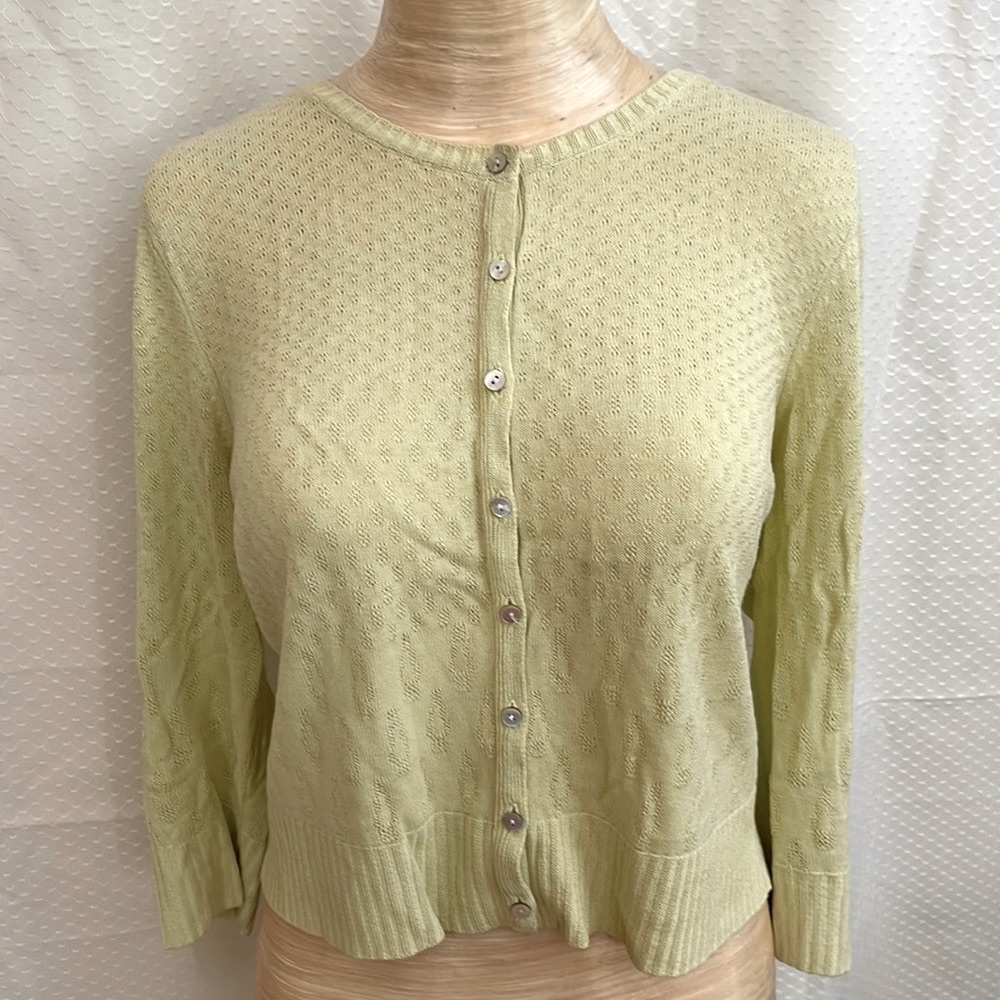 🔴 DKNY City soft lime green button down 3/4 sleeve cardigan. - Picture 1 of 5